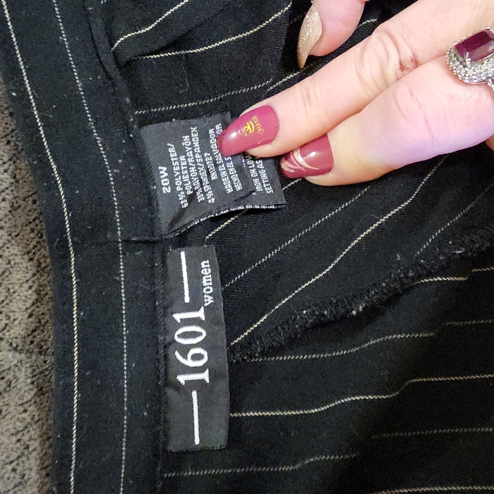 Pin stripped pants - Picture 4 of 4